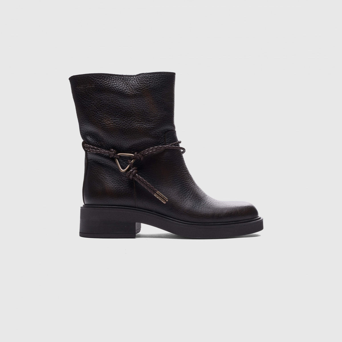 Ambitious Bota Giulia