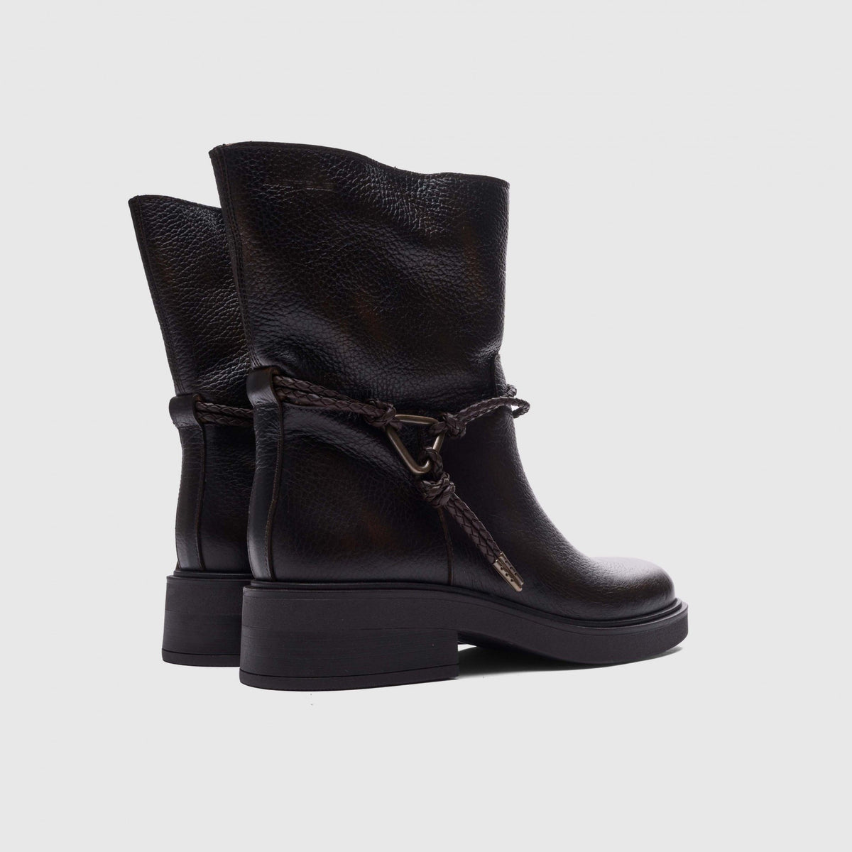Ambitious Bota Giulia