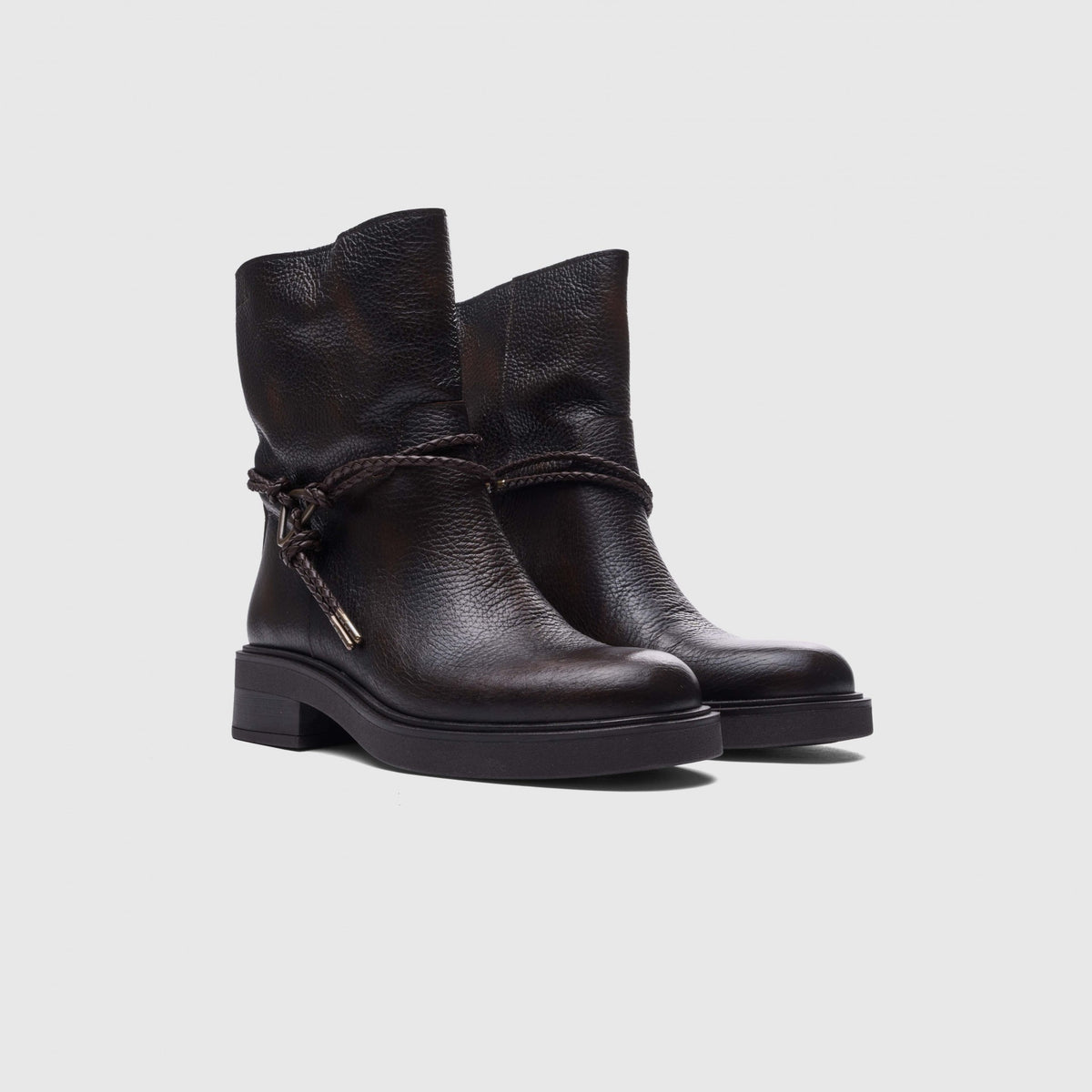 Ambitious Bota Giulia