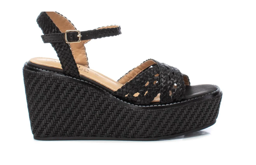 Carmela Sandália Pele Plataforma com Fivela Modelo 2 - vista frontal