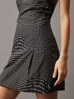 Calvin Klein Vestido Estampado com Logo Decote V - detalhe