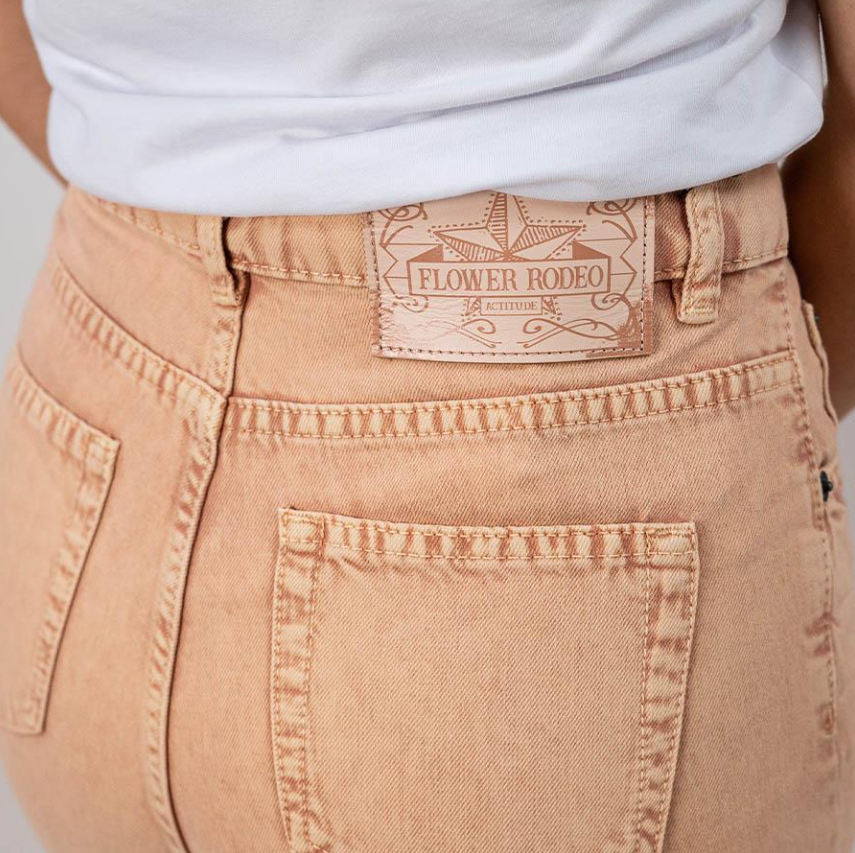 Actitude Calça c/aplicações brilhantes - vista alternativa