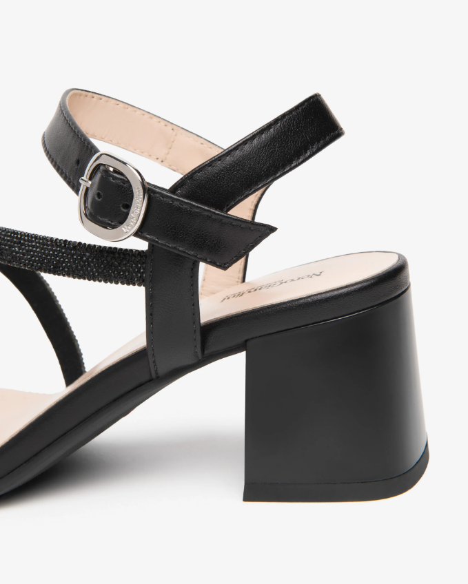 Nero Giardini Sandália