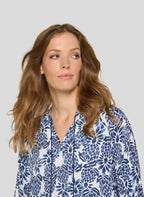 Rabe blusa floral viscose com gola alta e mangas três quartos