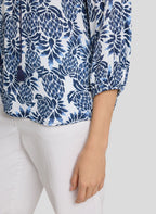 Rabe blusa floral viscose com gola alta e mangas três quartos