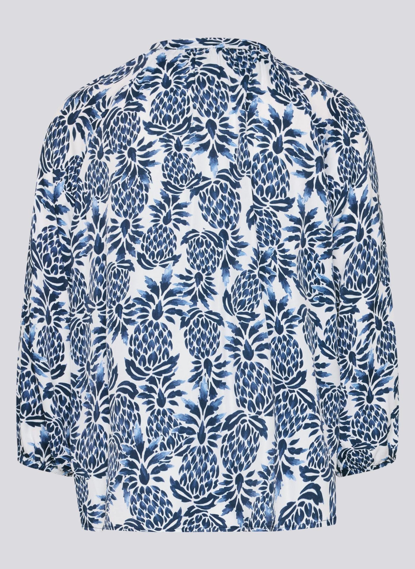 Rabe blusa floral viscose com gola alta e mangas três quartos