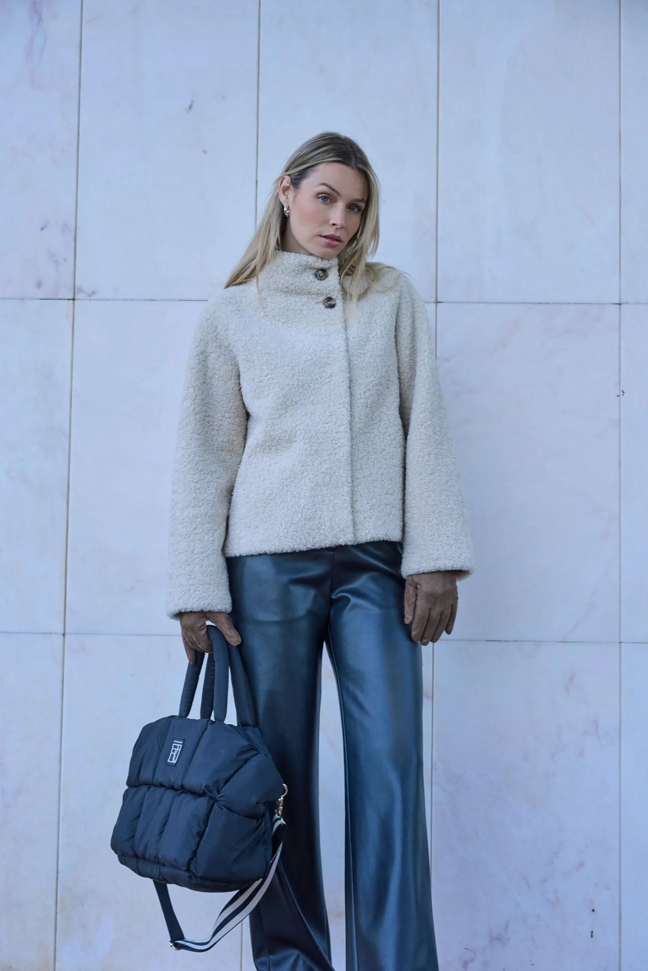 Rino & Pelle Blusão pelo Denu - vista frontal