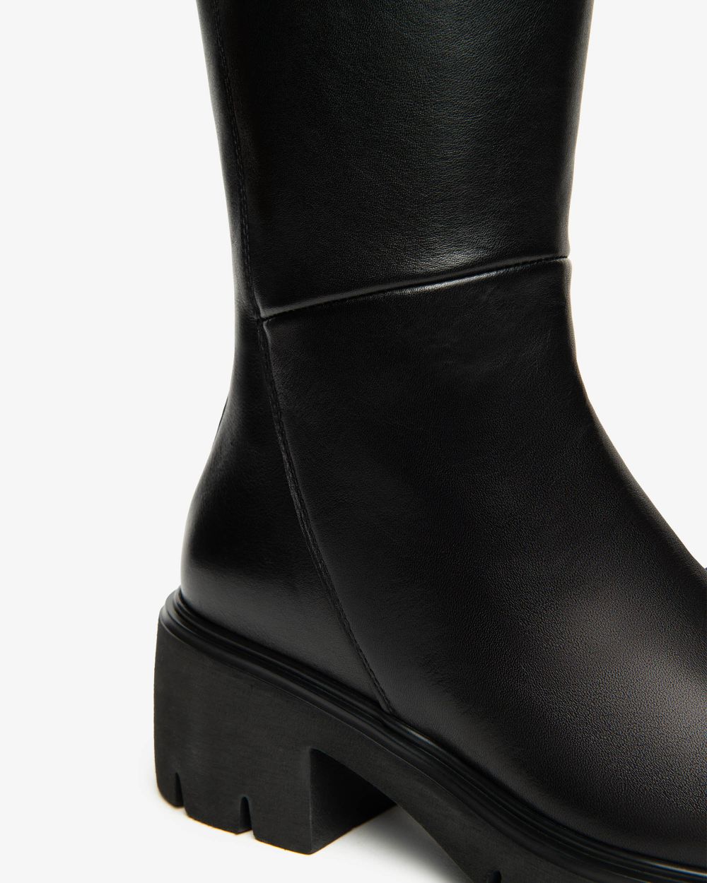 Nero Giardini Bota Cano Alto