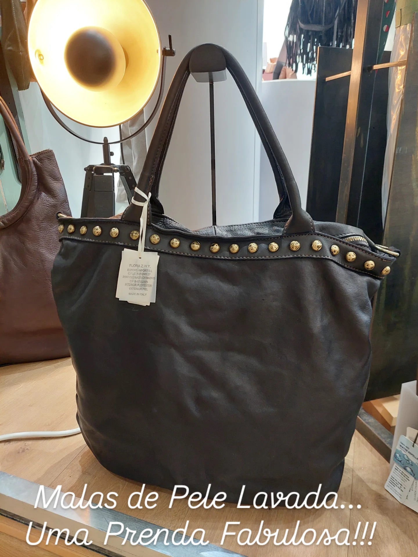 Mala Pele Lavada com aplicação de Tachas