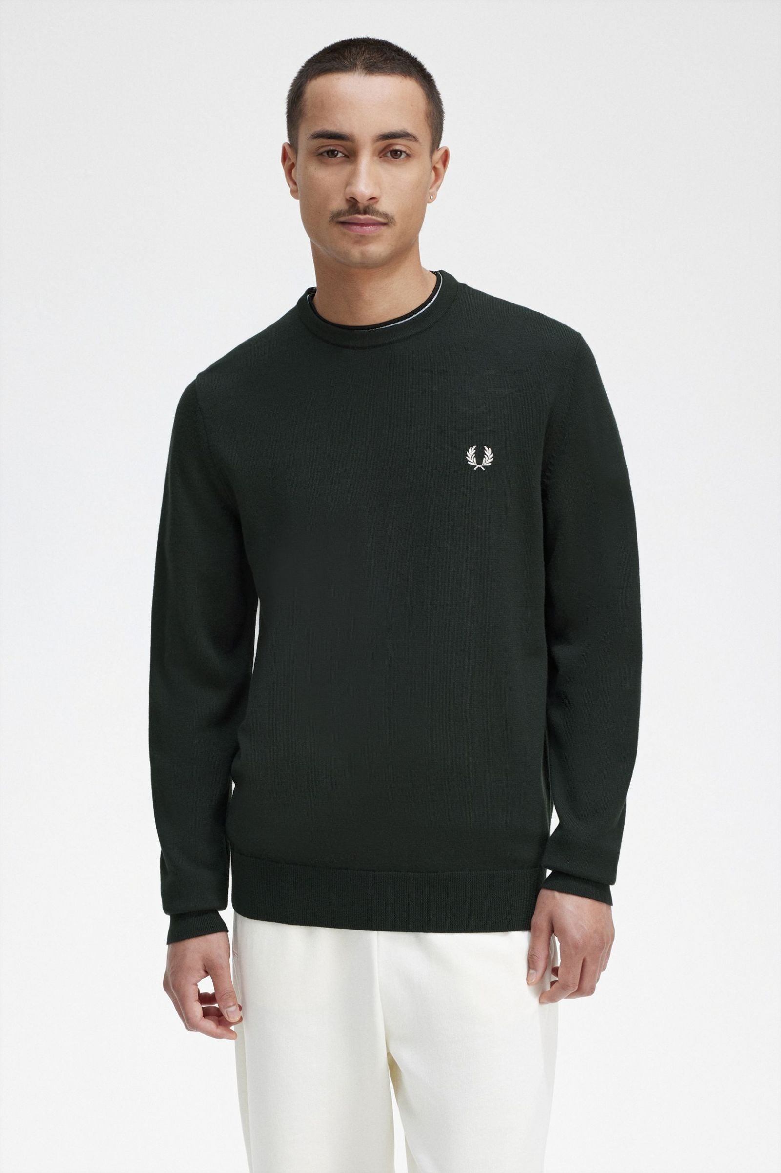 Fred Perry Produto Lã Merino Algodão Regular Fit Modelo 2 verde - vista frontal