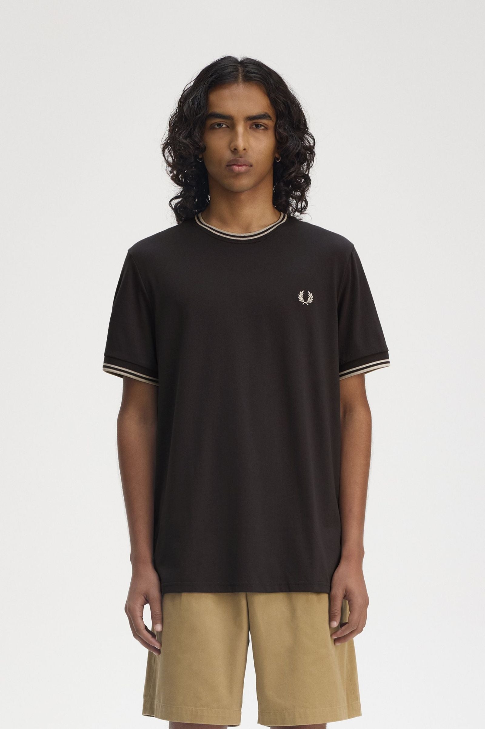 Fred Perry T-shirt Algodão Regular Fit Gola Redonda Modelo 5 cinzento - vista frontal