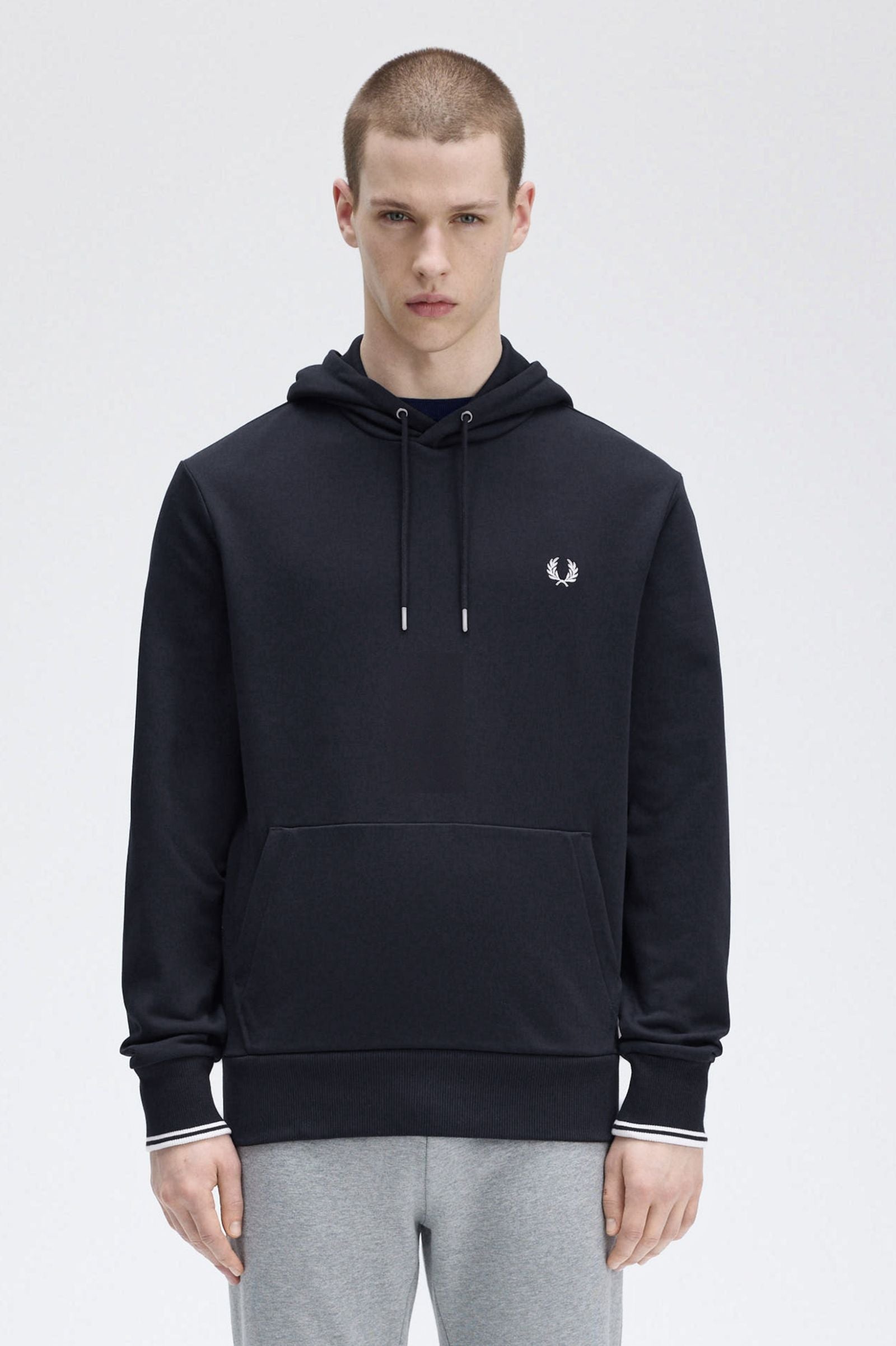 Fred Perry Hoodie Algodão Regular Fit com Bolsos Modelo 4 azul - vista frontal