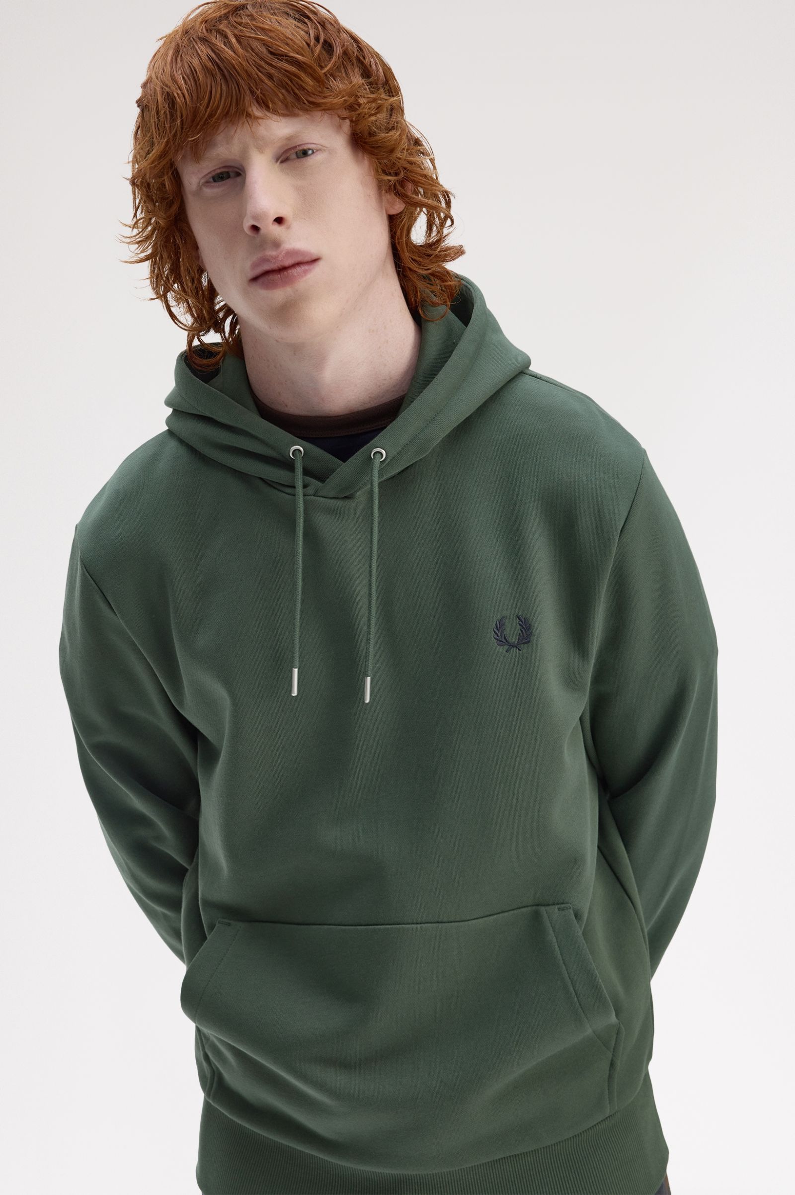 Fred Perry Hoodie Algodão Regular Fit com Bolsos - detalhe