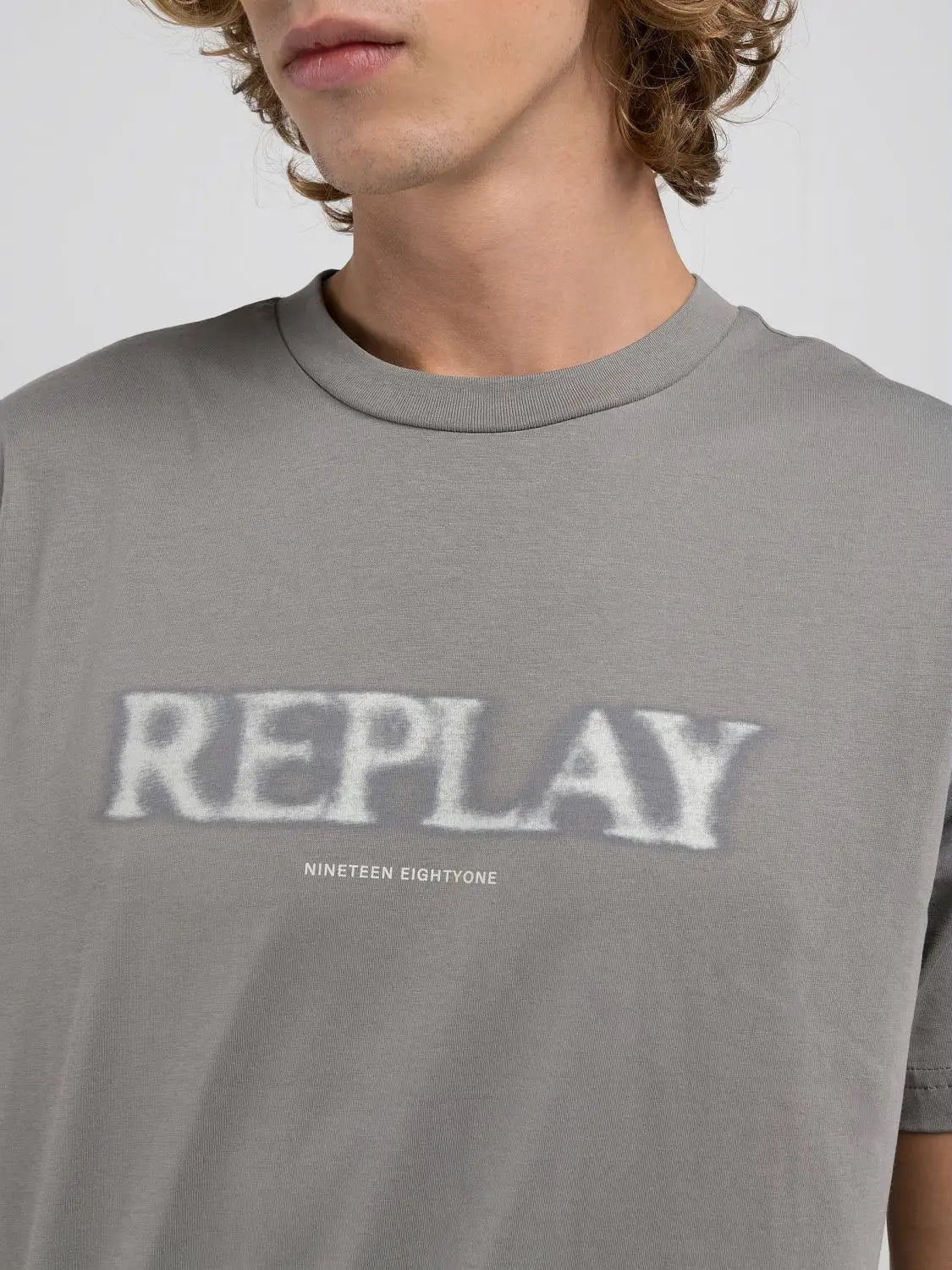 Replay T-shirt Modelo 4 - detalhe