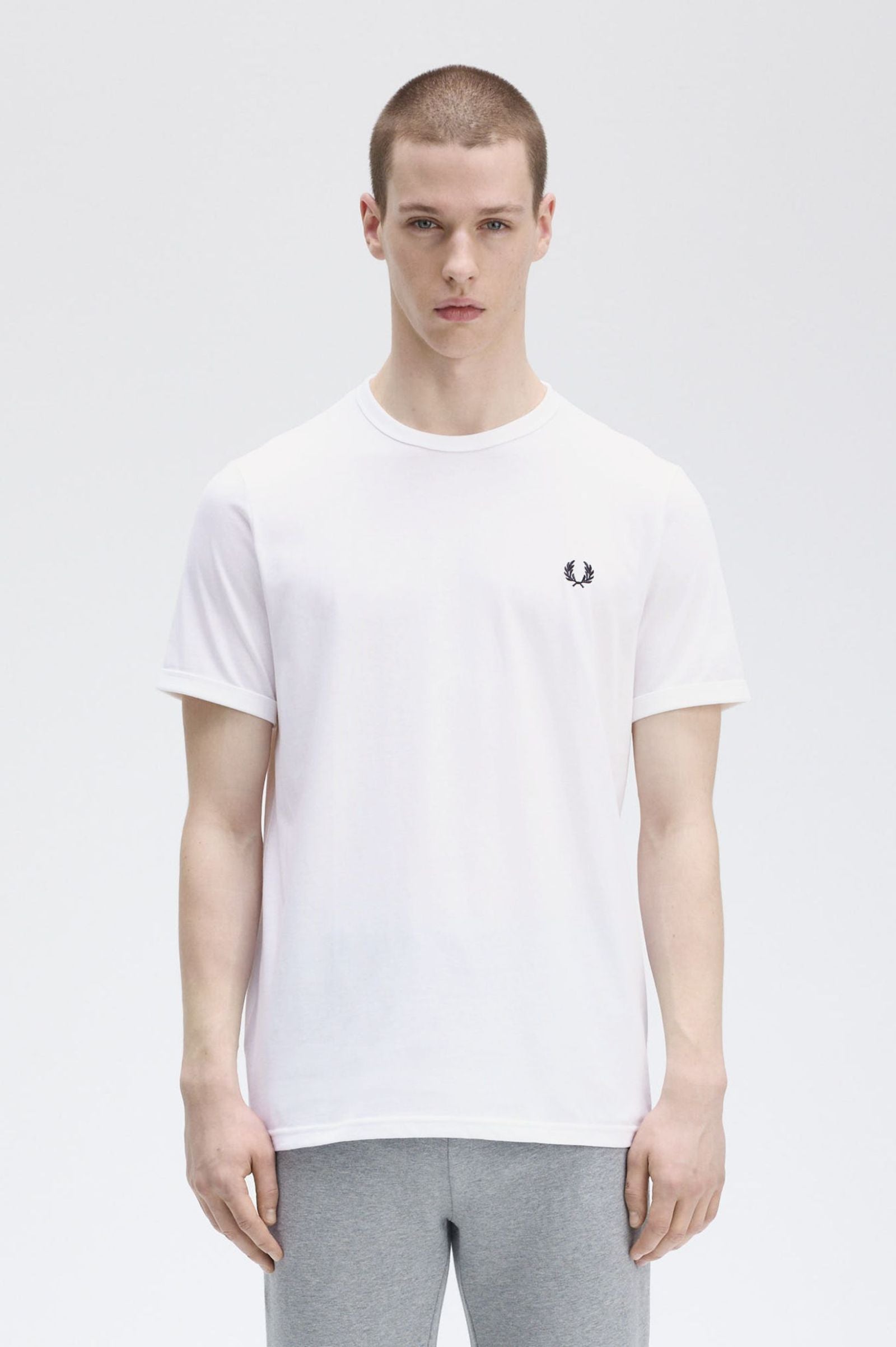 Fred Perry T-shirt Algodão Regular Fit Gola Redonda Modelo 7 branco 8 - vista frontal