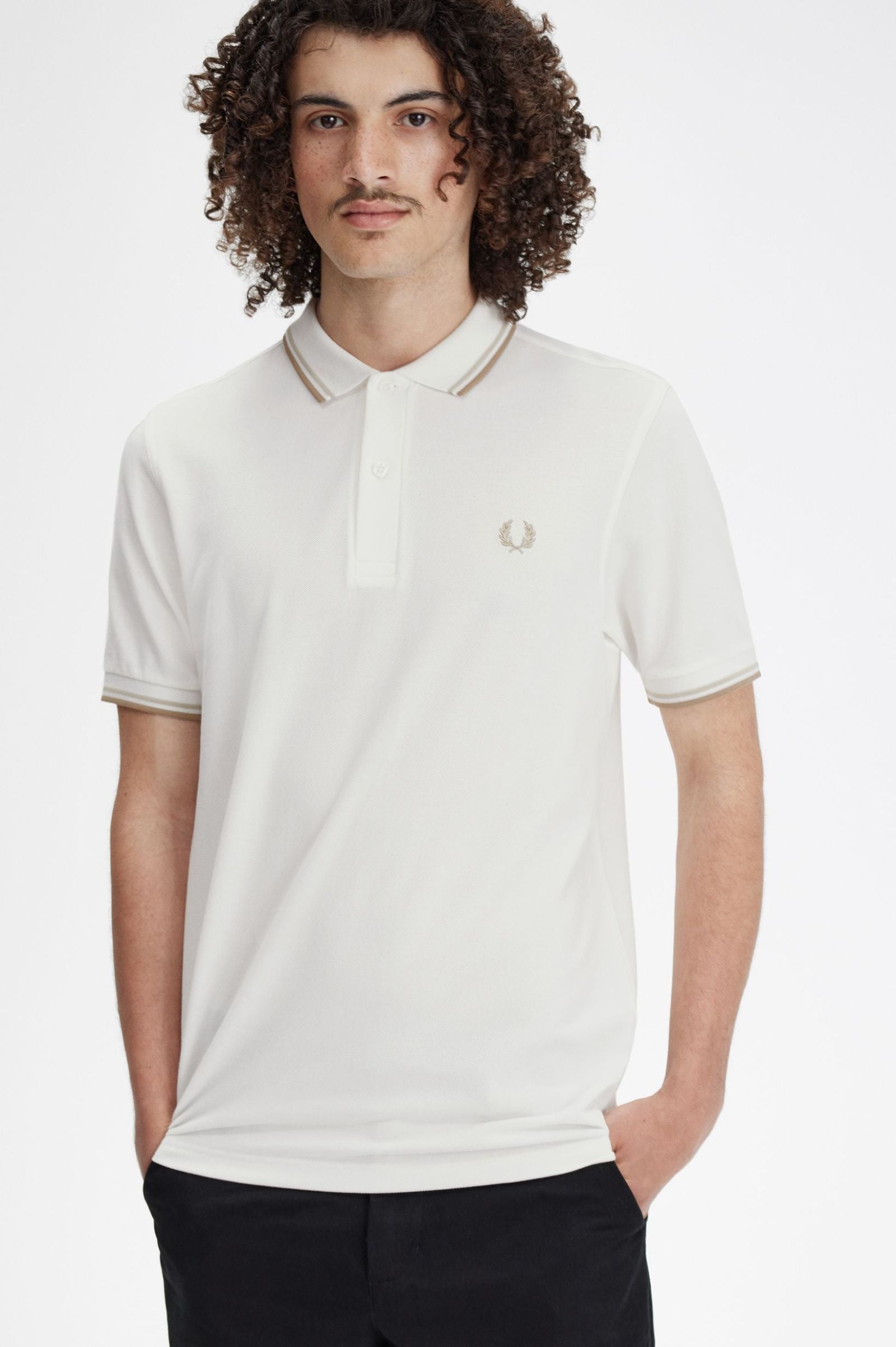 Fred Perry Polo Piqué Algodão Regular Fit Modelo 10 branco - vista frontal