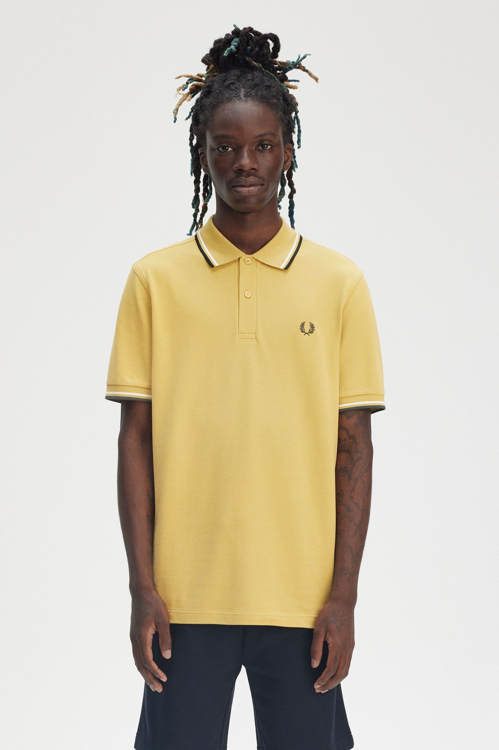 Fred Perry Polo Piqué Algodão Regular Fit Modelo 5 amarela 3 - vista frontal