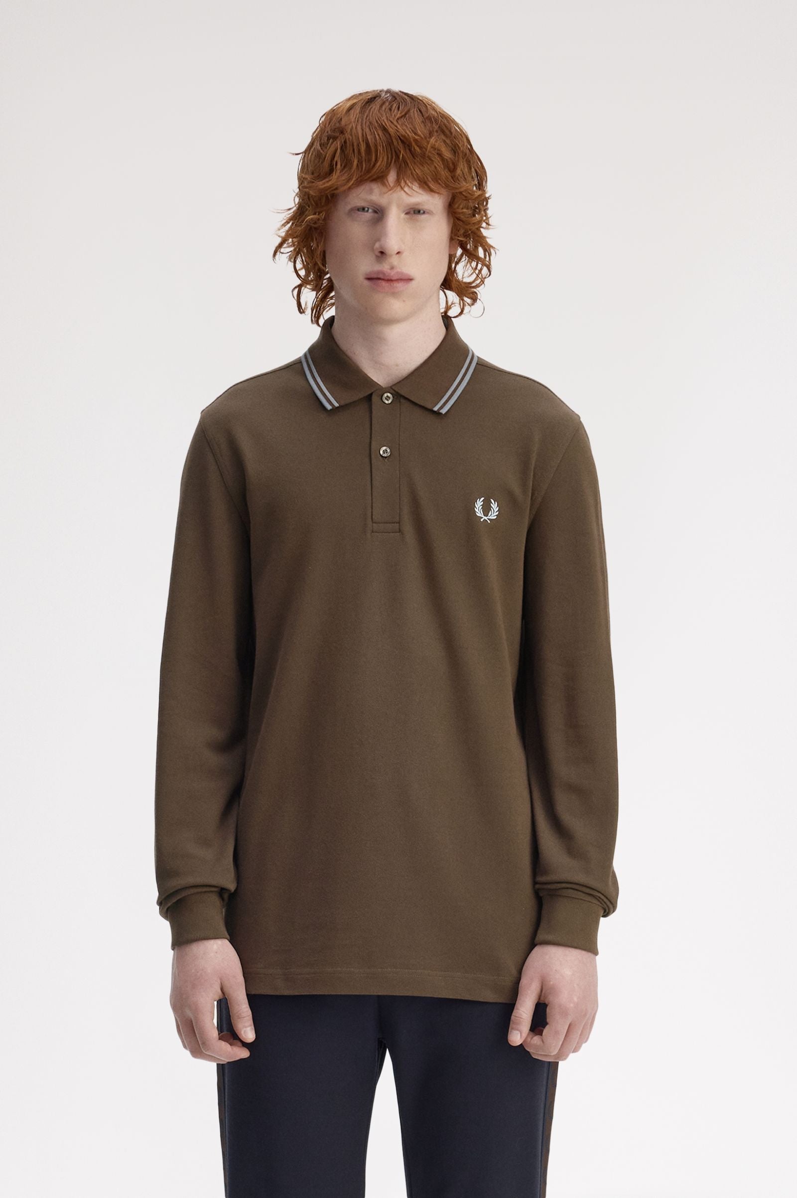 Fred Perry Polo Piqué Algodão Regular Fit Modelo 2 marrom - vista frontal