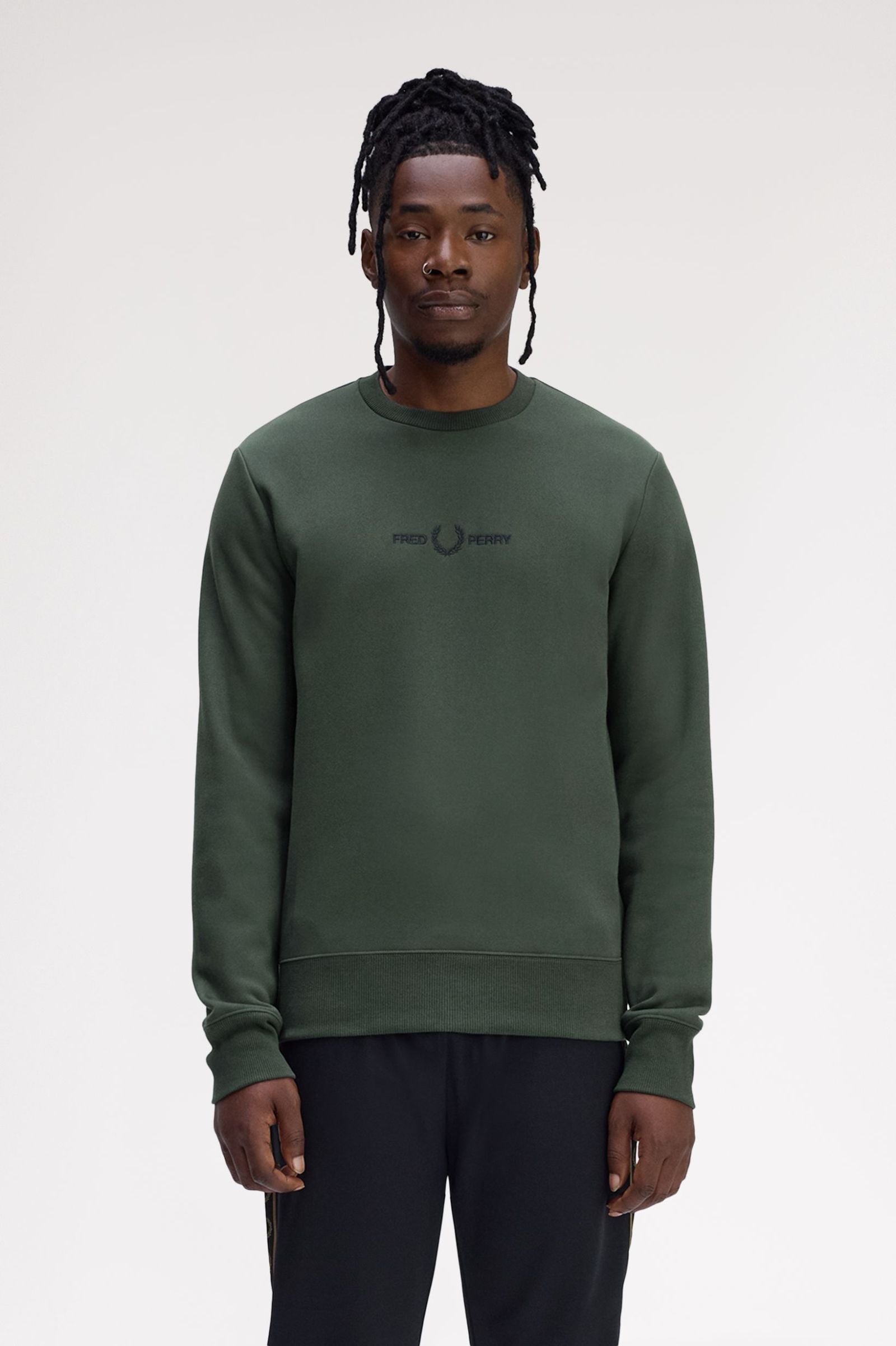 Fred Perry Sweatshirt Bordado Algodão Regular Fit Modelo 2 verde 32 - vista frontal