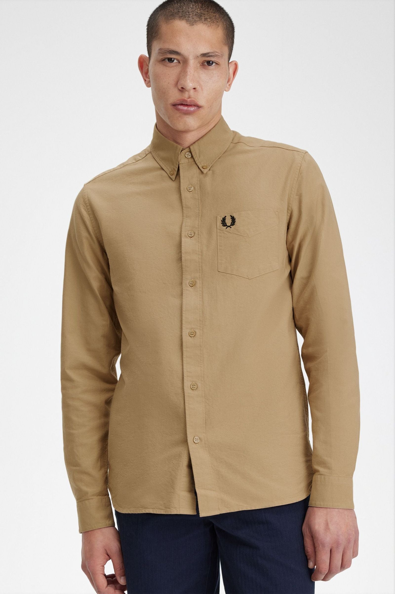 Fred Perry Camisa Algodão Oxford Regular Fit Modelo 3 bege - vista frontal