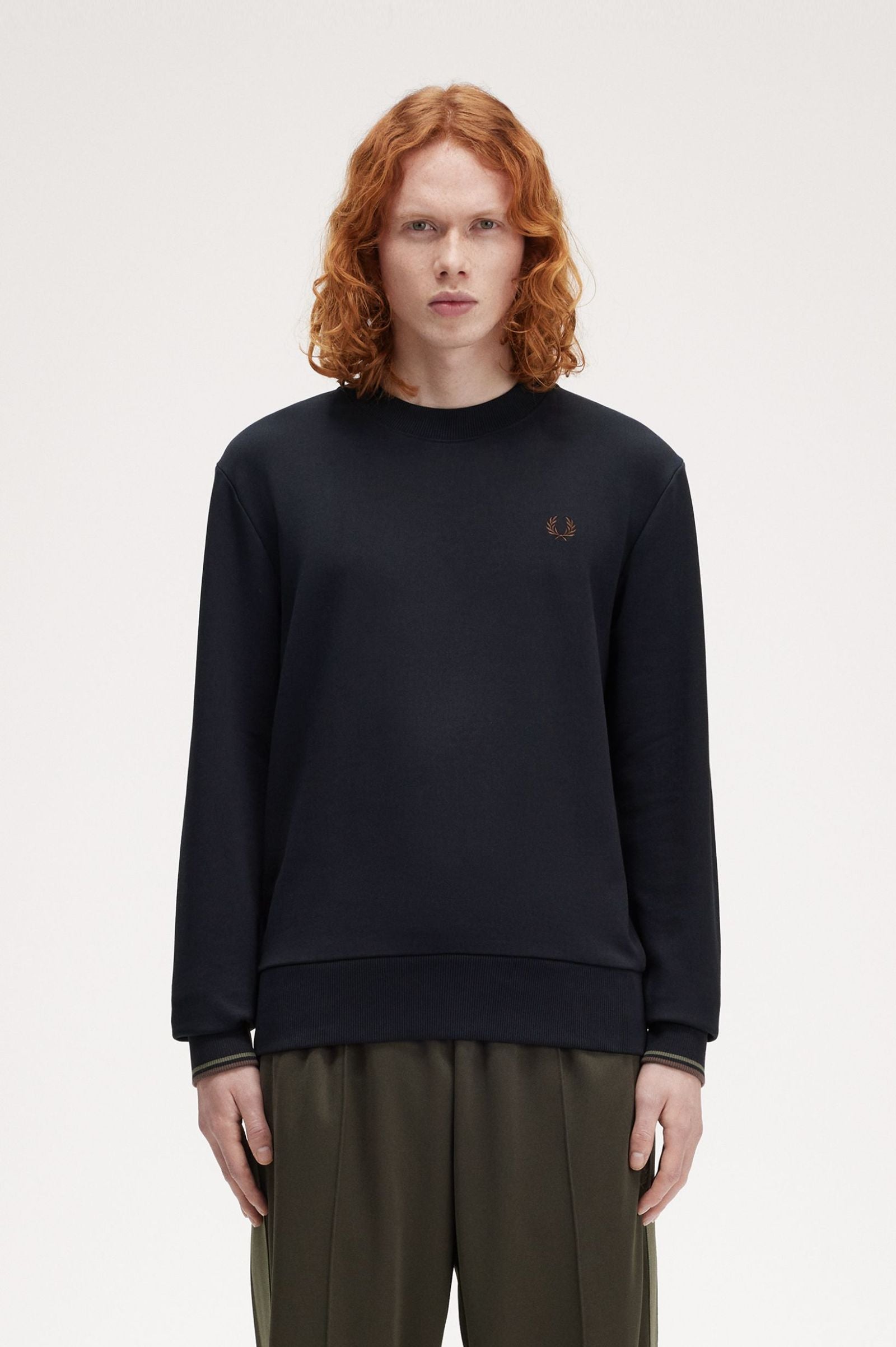 Fred Perry Sweatshirt Bordado Algodão Regular Fit Modelo 4 azul - vista frontal