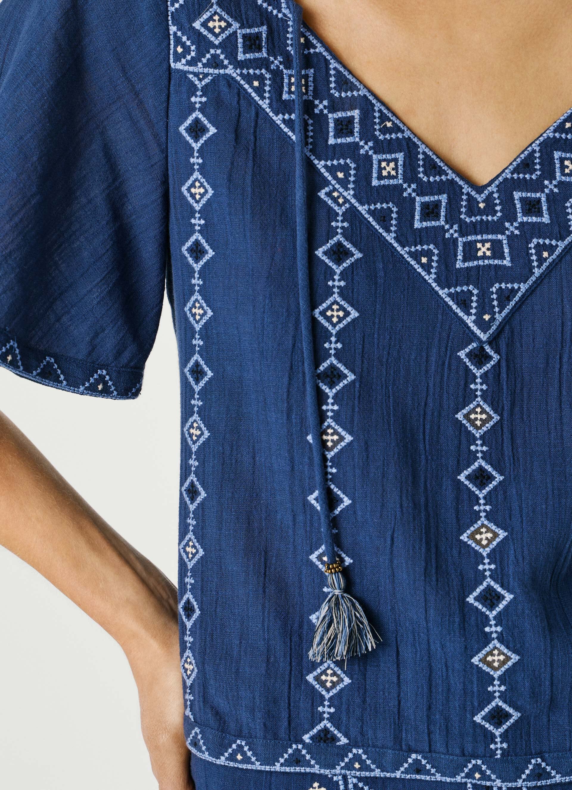 Pepe Jeans blusa voile bordados geométricos decote V borlas
