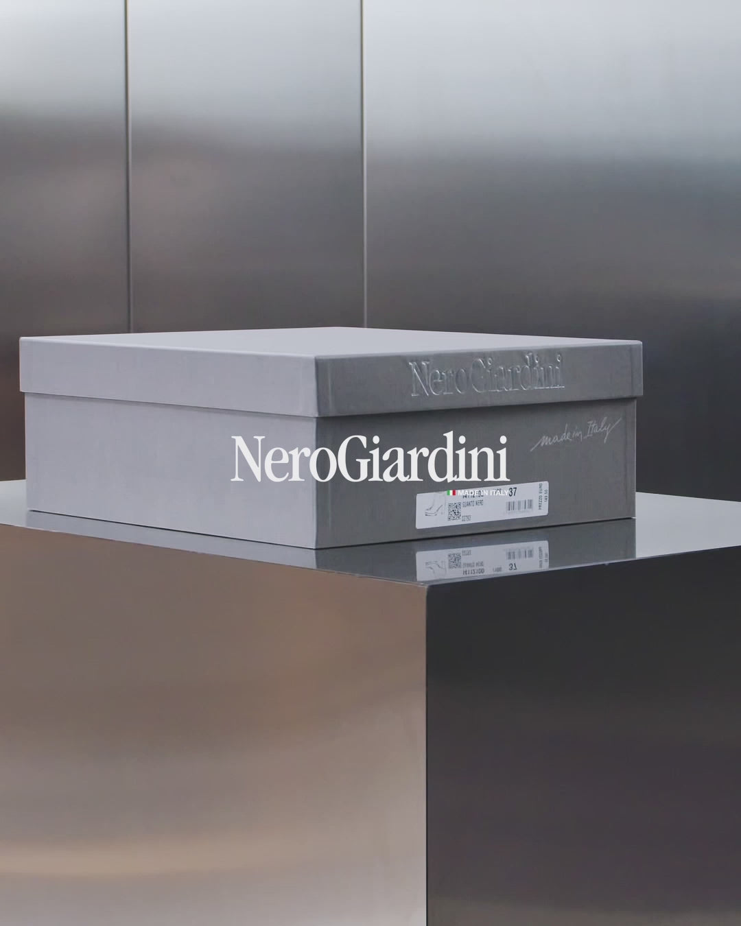 Nero Giardini Botim preto com salto e fivela lateral