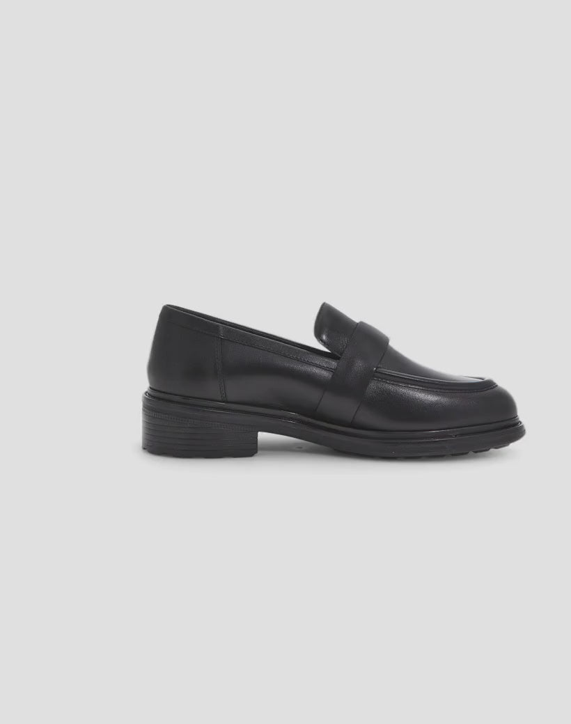 Geox Mocassim Preto Couro detalhe dourado