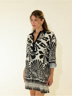 Scripta vestido curto estampado preto com gola V algodão