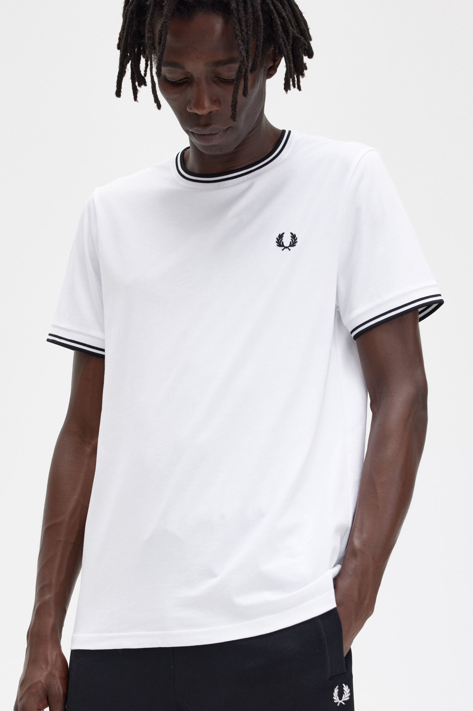 Fred Perry T-shirt Algodão Regular Fit Gola Redonda Modelo 11 branco - vista frontal