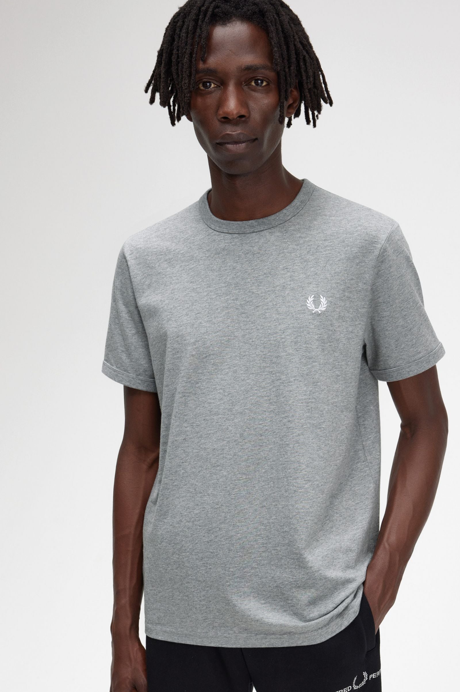Fred Perry T-shirt Algodão Regular Fit Gola Redonda Modelo 10 cinza - vista frontal